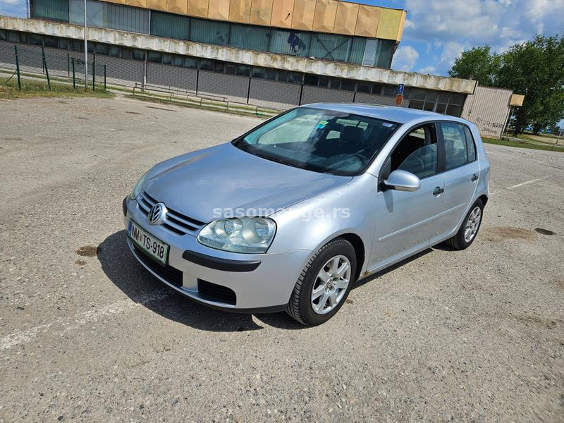 Golf 5 stranac 1.9 TDI 66kw 2005god malo od leda po haubi