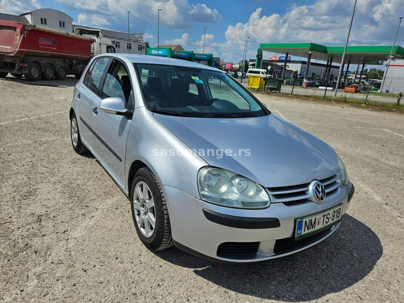 Golf 5 stranac 1.9 TDI 66kw 2005god malo od leda po haubi