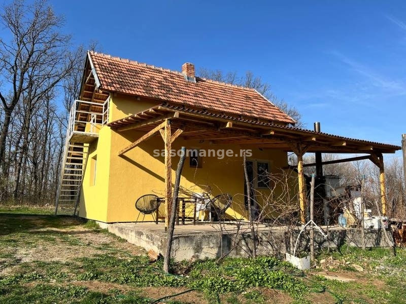 Prodaje se kuća u naselju Banja kod Aranđelovca.