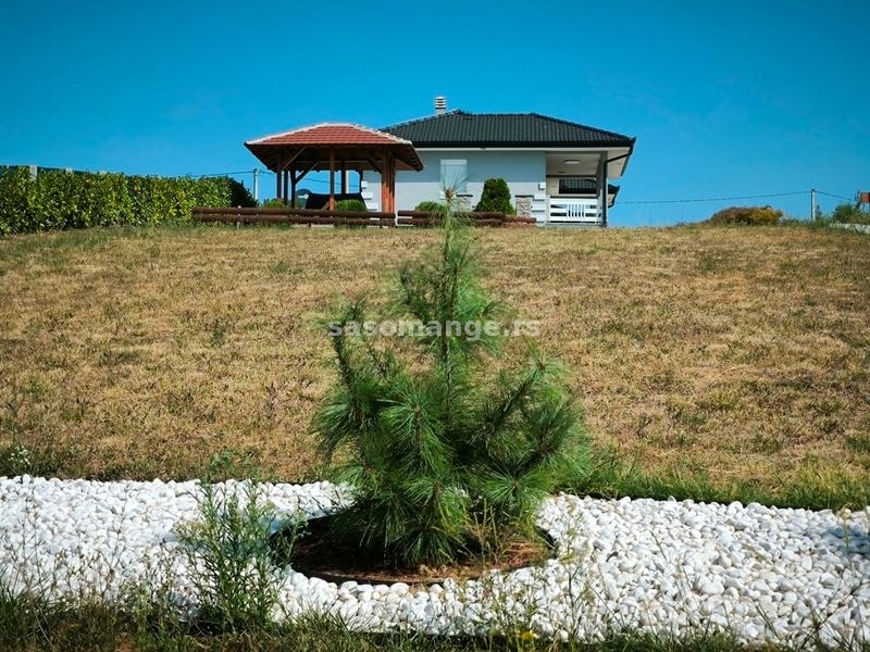 Izuzetna kuća sa bazenom, pogledom, veliki plac