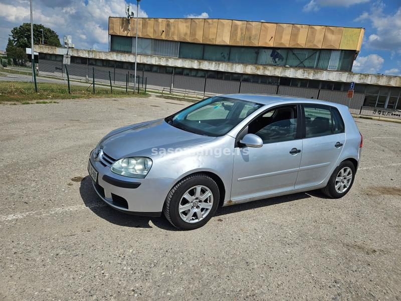 Golf 5 stranac 1.9 TDI 66kw 2005god malo od leda po haubi