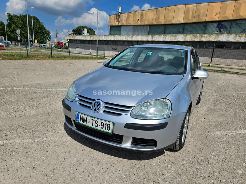 Golf 5 stranac 1.9 TDI 66kw 2005god malo od leda po haubi