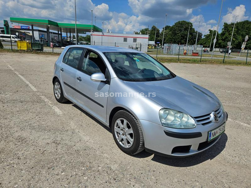 Golf 5 stranac 1.9 TDI 66kw 2005god malo od leda po haubi