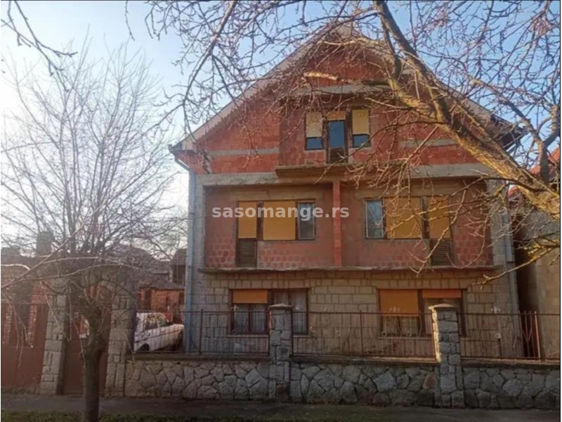 Kuća oko 35 km od Beograda/ dogovor oko cene