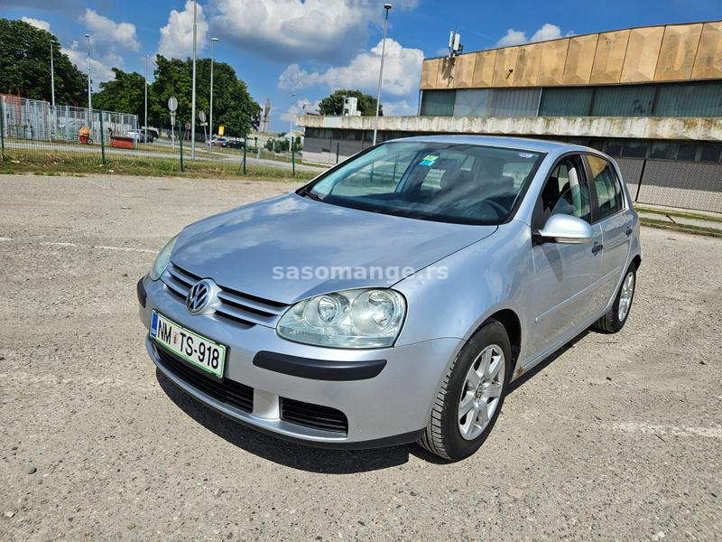 Golf 5 stranac 1.9 TDI 66kw 2005god malo od leda po haubi