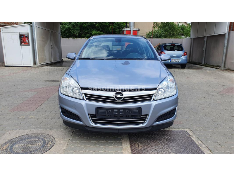 Opel Astra H 1,4. b.e.n.z.i.n.