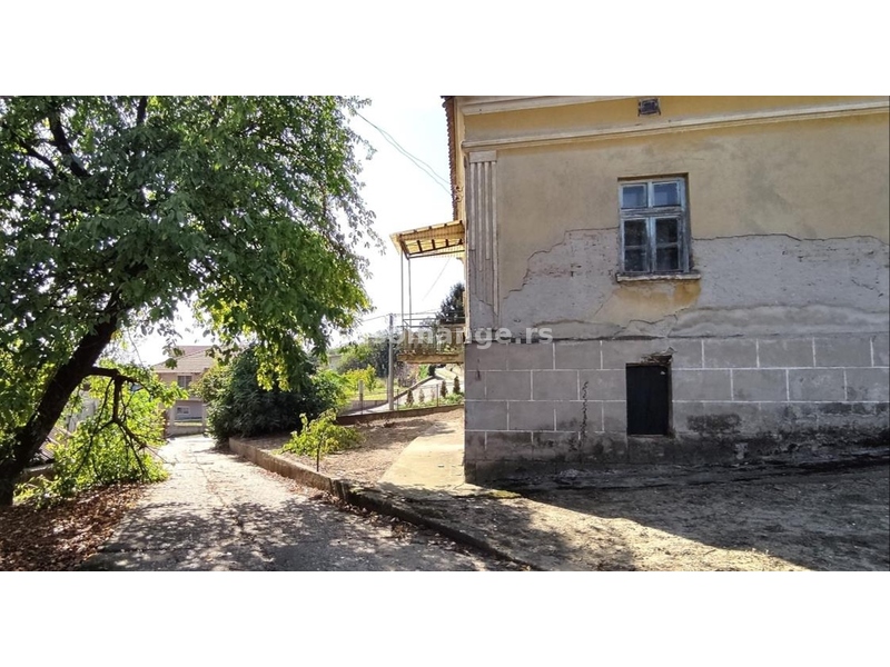 Vinča, uknjižena stara kuća na 73 ara, pogled na Dunav ..