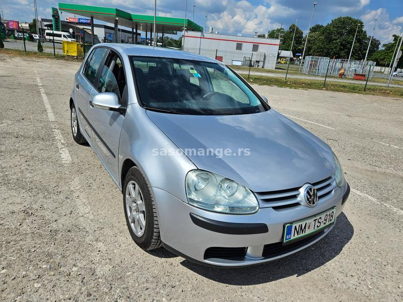 Golf 5 stranac 1.9 TDI 66kw 2005god malo od leda po haubi