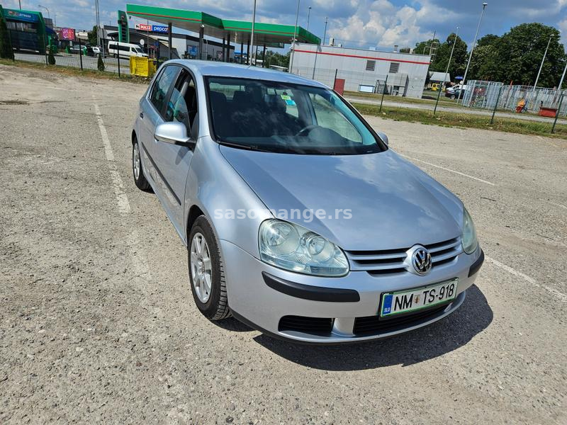 Golf 5 stranac 1.9 TDI 66kw 2005god malo od leda po haubi