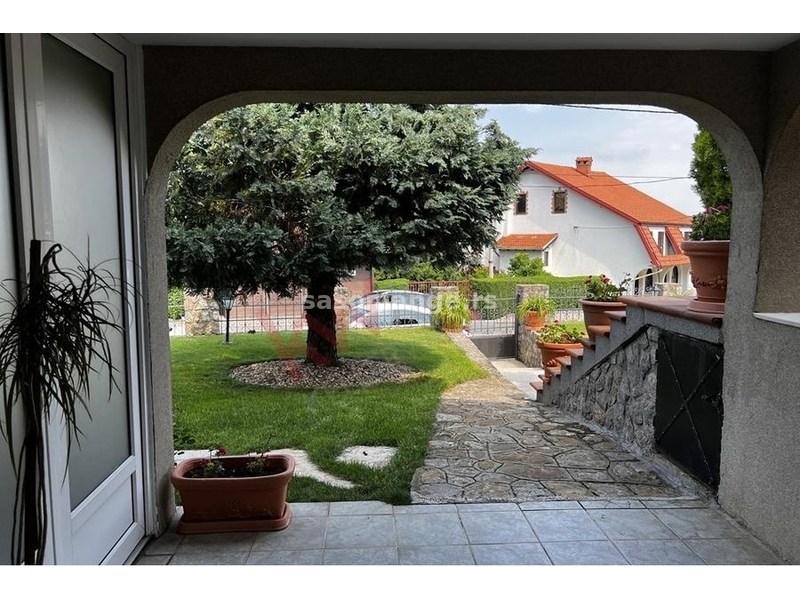 Kuća, Bulevar JNA, izuzetno održavana, sa letnjikovcem, 450m2, na 8,8 ari placa