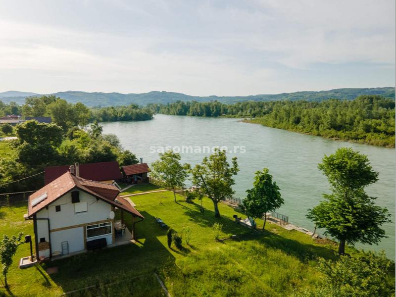 Vikendica pored reke Drine u Banji Koviljači