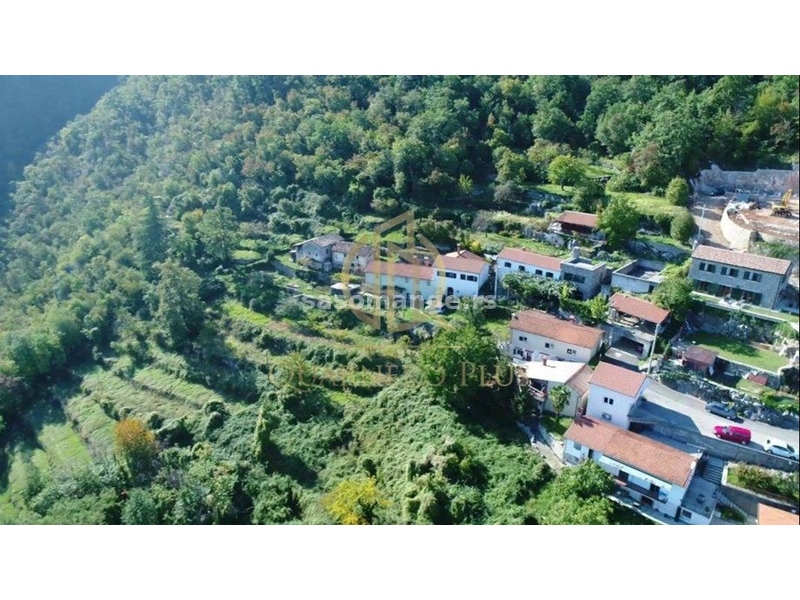 POLJANE - 3 KUĆE NA 6000 m2 PLACA