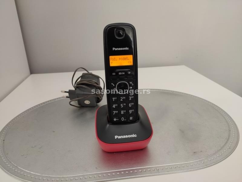 Lep Panasonic bezicni telefon crno-crveni.