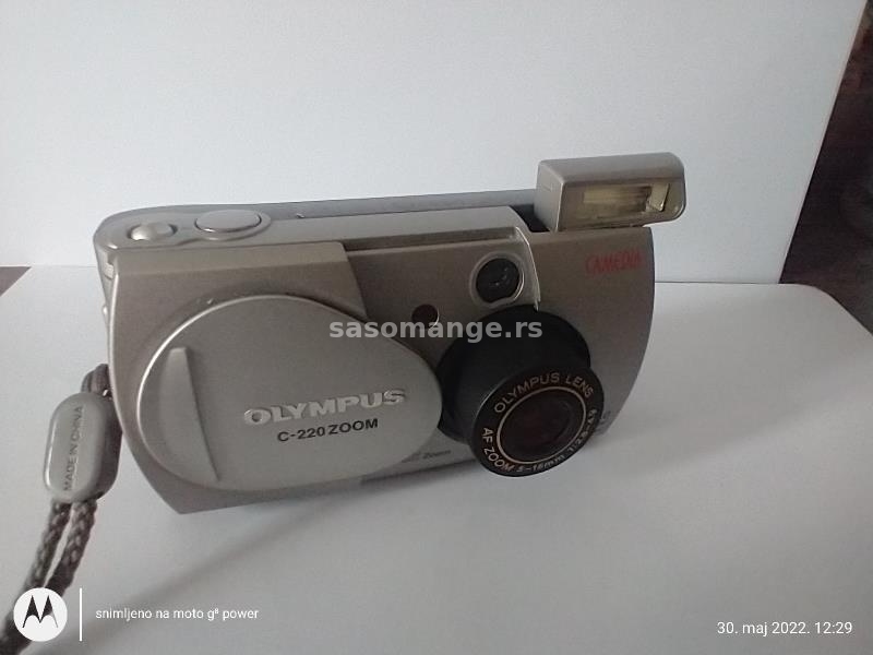 OLYMPUS C-220 zoom digitalni kompaktni fotoaparat