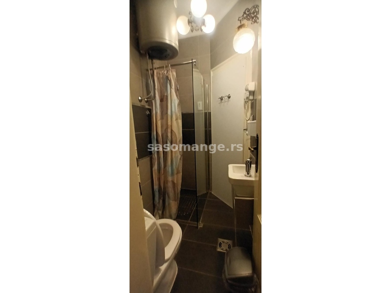 Jednokrevetna privatna soba sa kupatilom u sobi u hostelu na 50 metara od Trga Republike