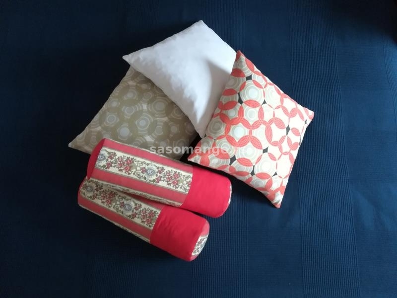 Set valjkastih jastuka - crveni
