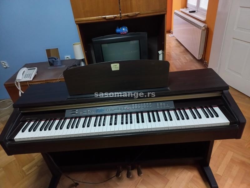 Yamaha CLP 120 Električni Pianino