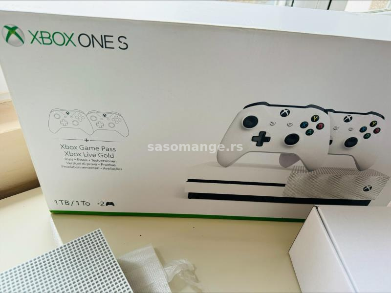 Xbox One S 1T HD 4k sa 2 kontrolera i 5 originalnih igrica