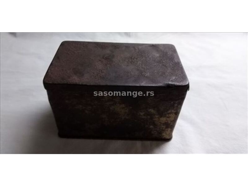 Starinska kutija , dim. 11,5x7 cm. malo korodirala