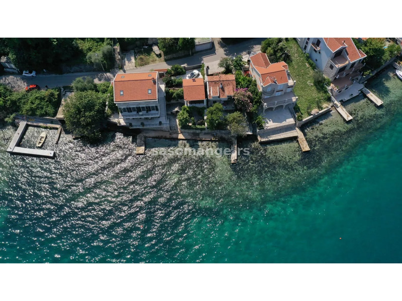 Kuća za renovaciju na vodi, Stoliv, Kotor