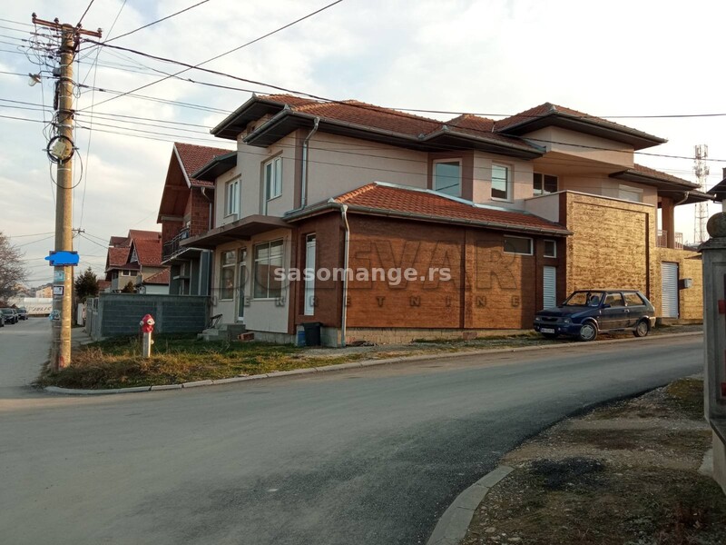 Kuća u Kragujevcu, Denino brdo - kuća 162m2, plac 419 m2