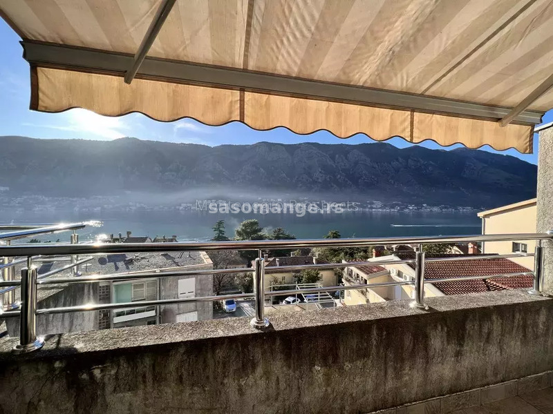 Trosoban stan sa fantastičnim pogledom na more na par koraka od Starog grada, Kotor