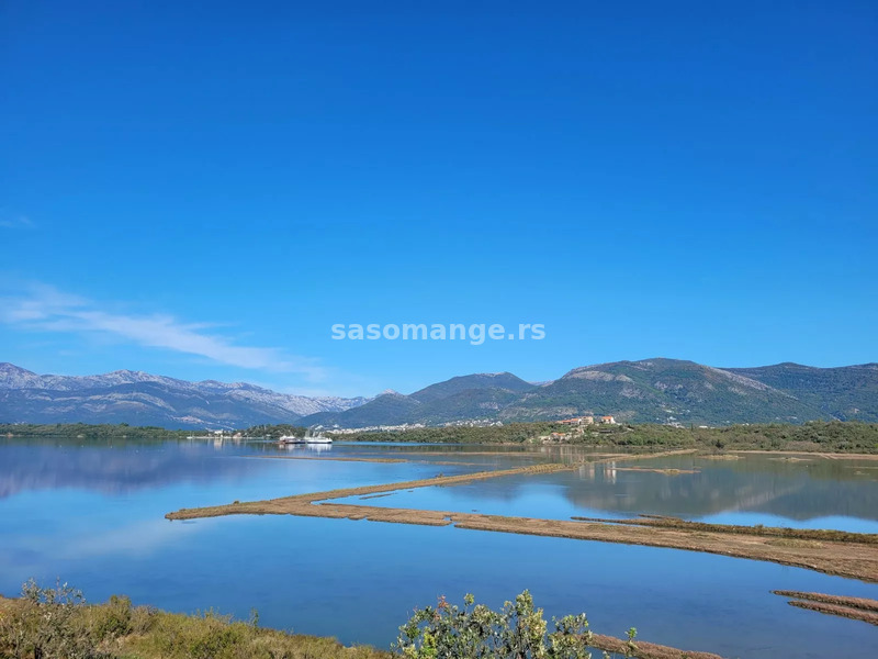 Izvanredan plac uz more na jedinstvenoj lokaciji, Tivat