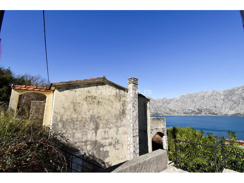 Kuća za renovaciju sa savršenim pogledom na Boku, Prčanj, Kotor